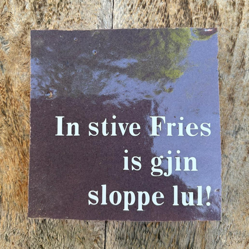 Tegeltje: In Stive Fries is gjin sloppe lul! – 10x10cm Zelliges